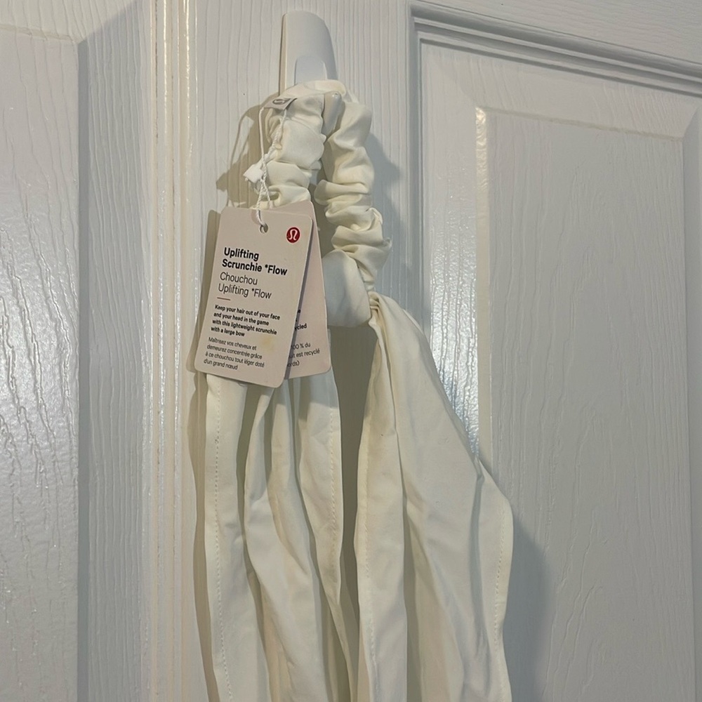 Lululemon Uplifting Scrunchie Flow - White - New w/ Tag